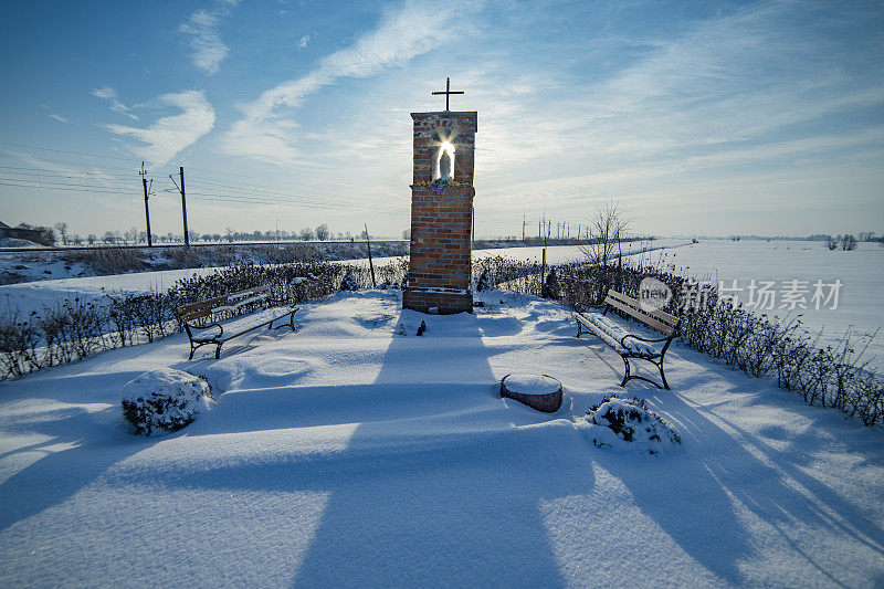冬季景观与室外教堂