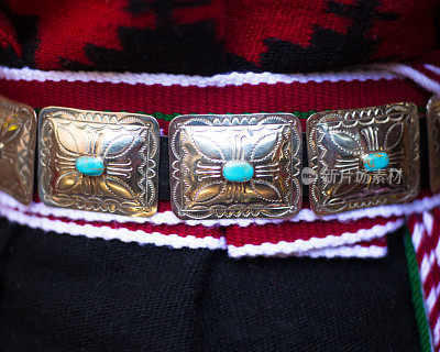 复古西南美洲本土银和绿松石带，特写