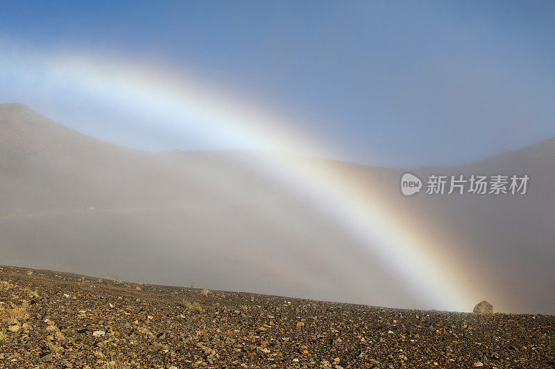 山顶哈雷阿卡拉火山口的彩虹