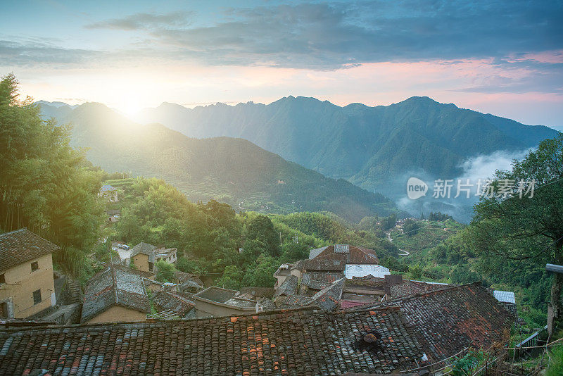 位于山顶的传统中国村落