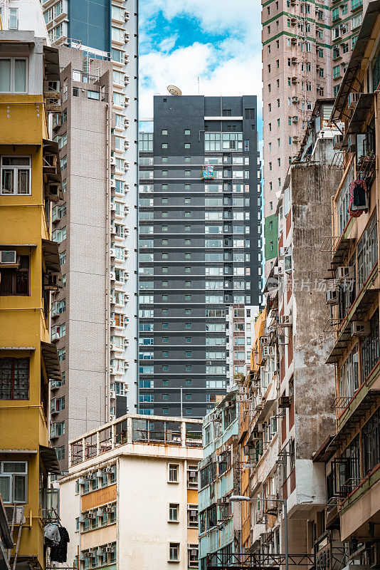 在香港中环拍摄的拥挤的香港大厦。