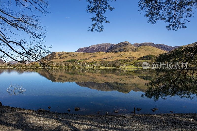 巴特米尔和鲁宾逊(山)，英国湖区。