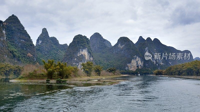 雄伟的丽江喀斯特峰林地貌(阴天)