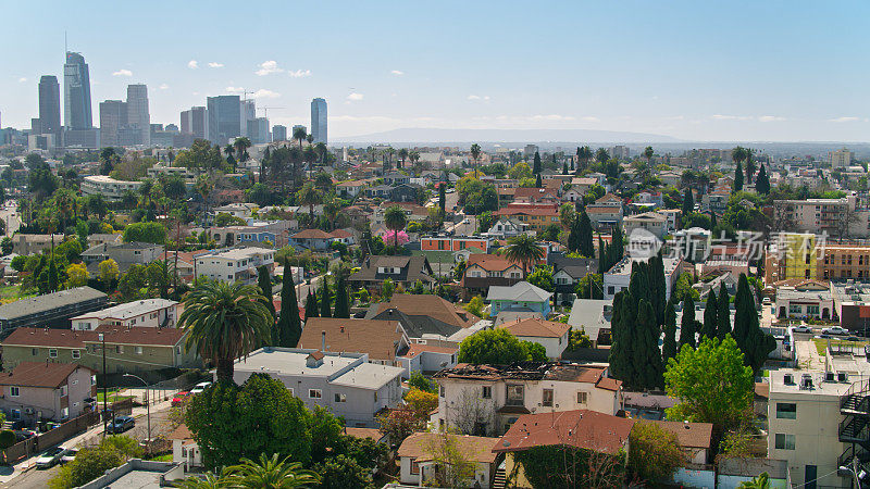 韦斯特莱克遥望洛杉矶市中心-空中