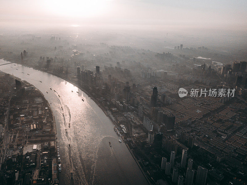 日出的上海天际线，上海的另一面