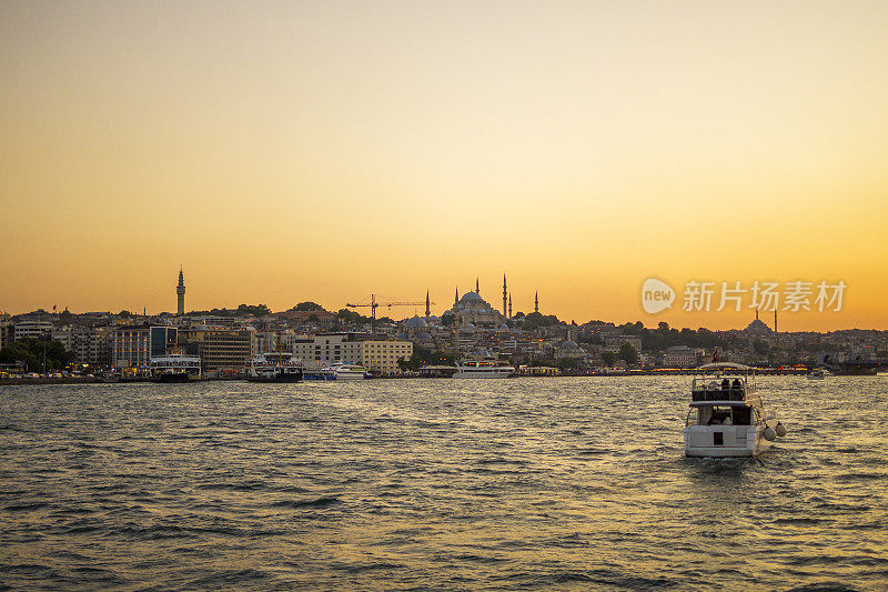 Beyazıt日落时分的塔和苏莱曼尼耶清真寺，伊斯坦布尔，土耳其