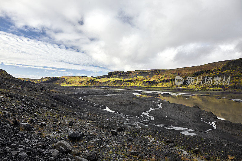 Sólheimajökull冰岛南部的冰川泻湖和山脉