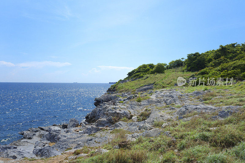 柯思昌岛西海岸的岩石和海角