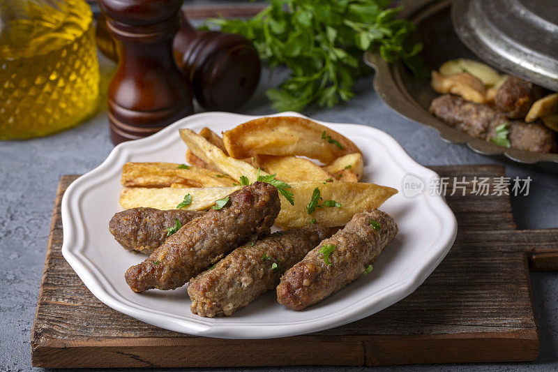 传统的土耳其食物;干肉丸或inegöl土豆肉丸(土耳其名称;库鲁·科夫特(安妮·科夫特)