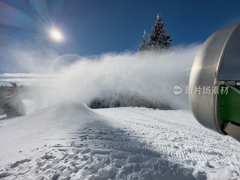 滑雪胜地的造雪机