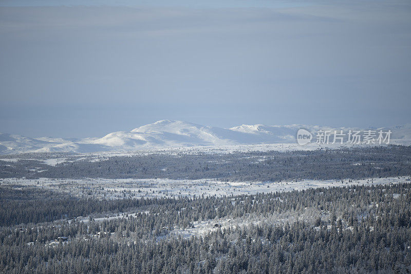 从挪威Kvitfjell高山滑雪胜地的滑雪坡上观看