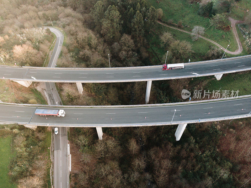 高架桥上的高速公路