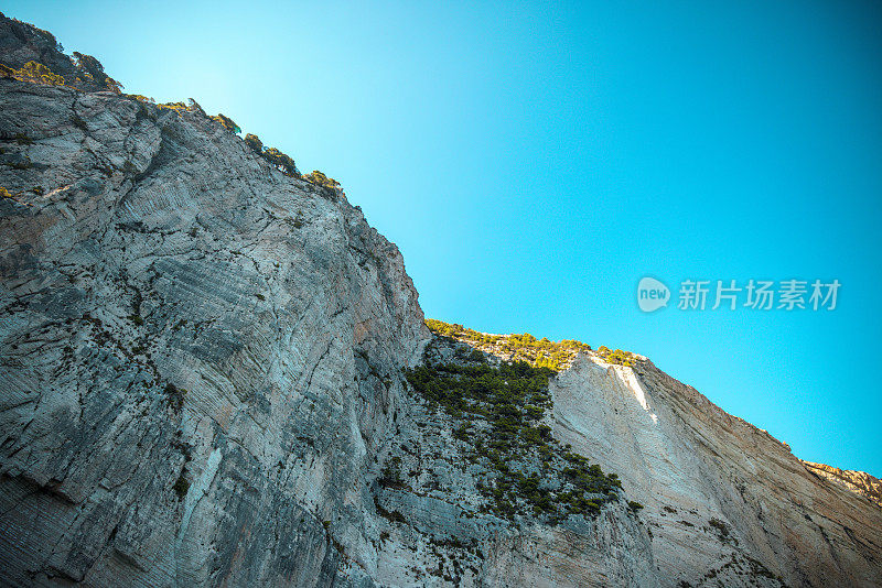 地中海沿岸陡峭的石崖