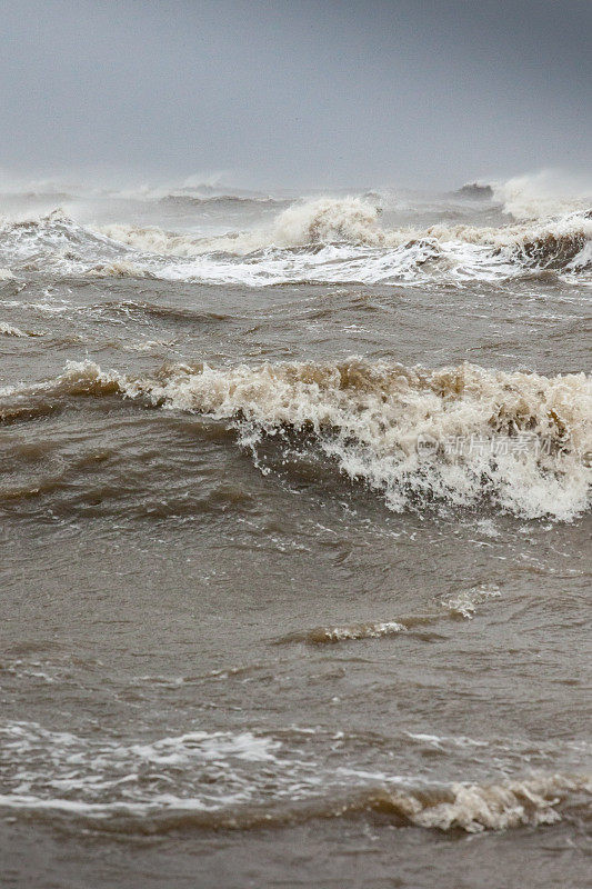 狂风暴雨的海2