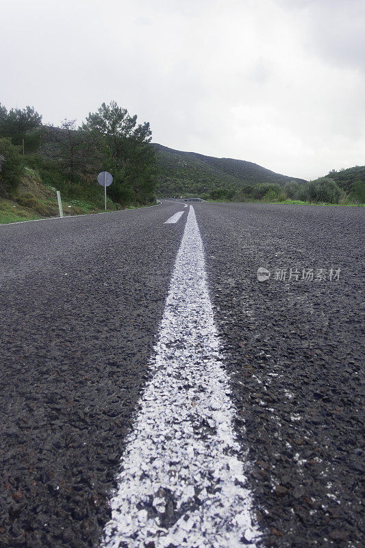 柏油路，前行之路