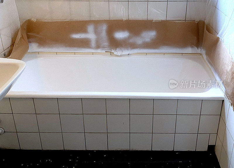 家庭装修。成功改造了一个55年的浴缸。