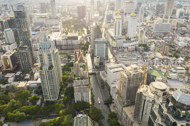 无人机鸟瞰泰国首都曼谷金融区高层建筑