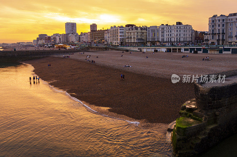 日落时分，英格兰布莱顿海滨