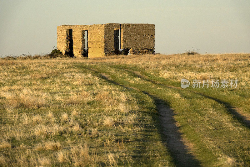 科罗拉多州波尼国家草原草原上被遗弃的石头农场