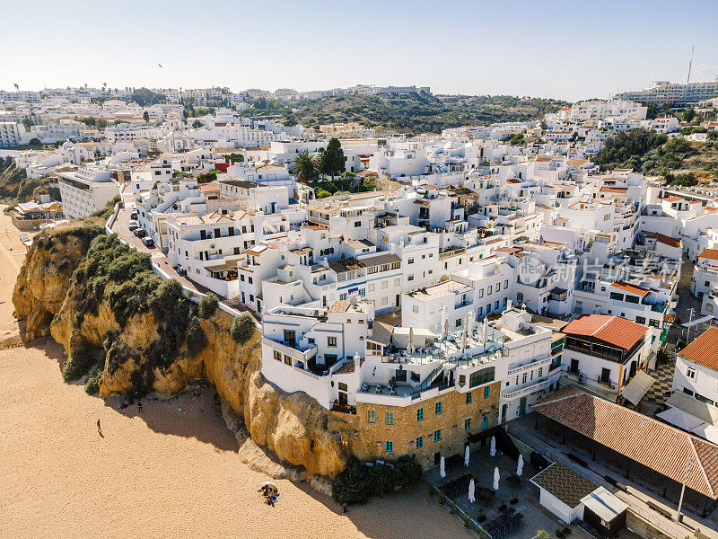 阿尔布费拉海边鸟瞰图在阿尔加维，葡萄牙。