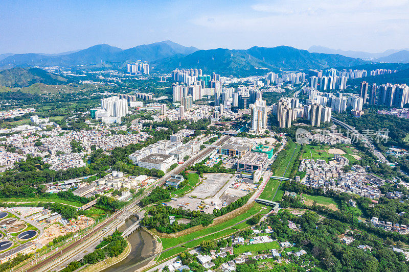 香港上水一条铁路的鸟瞰图