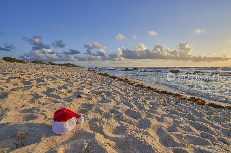 墨西哥尤卡坦半岛科苏梅尔岛加勒比海上空的圣诞日出