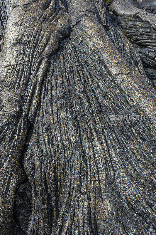 是一种表面光滑、波涛起伏、起伏或呈绳状的玄武岩熔岩。夏威夷火山国家公园，夏威夷，大岛。