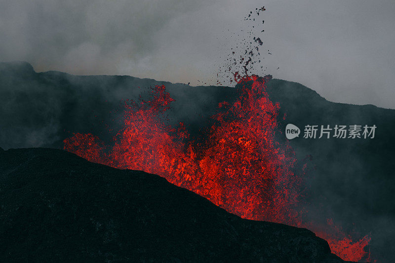 冰岛Fagradalsfjall火山喷发的壮观景象