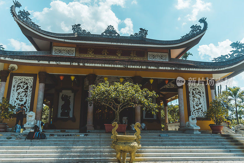 越南林东省宝禄市八芽塔的美丽景色。