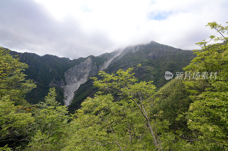 阿尔托山，阿尔普斯，卢卡省