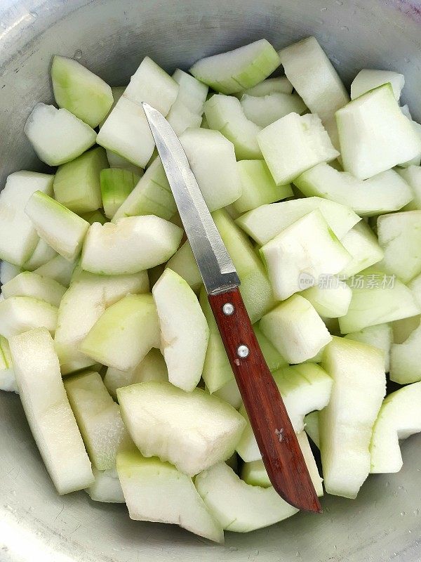 切好的葫芦，蔬菜块-烹饪准备。