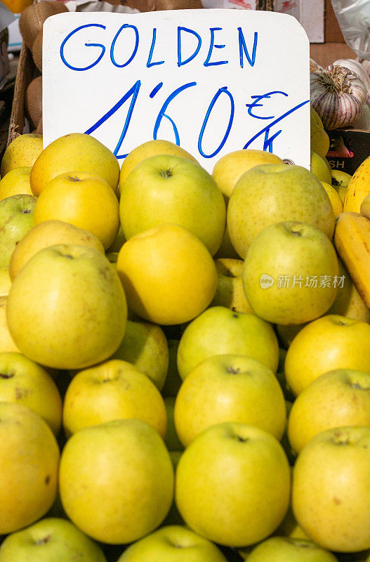 西班牙巴伦西亚中央市场的金苹果