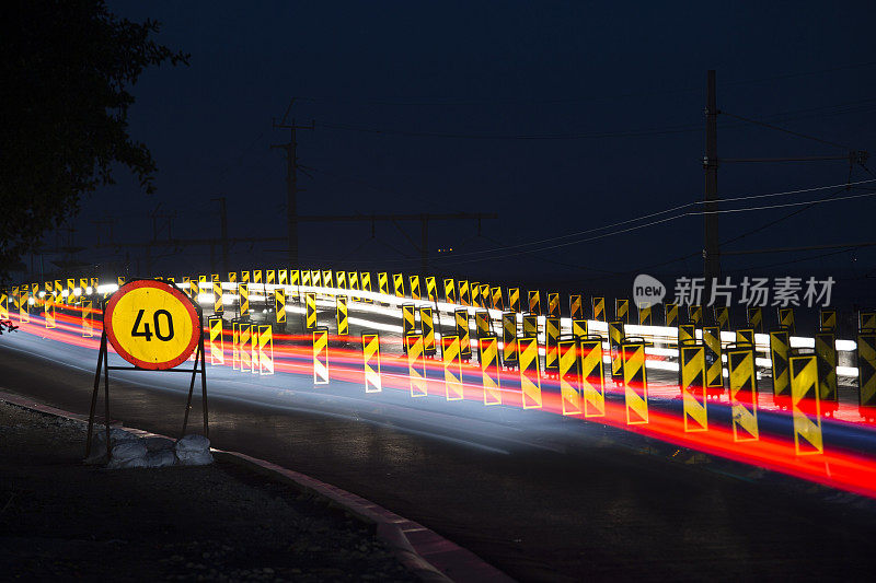 道路施工时发出交通速度警告