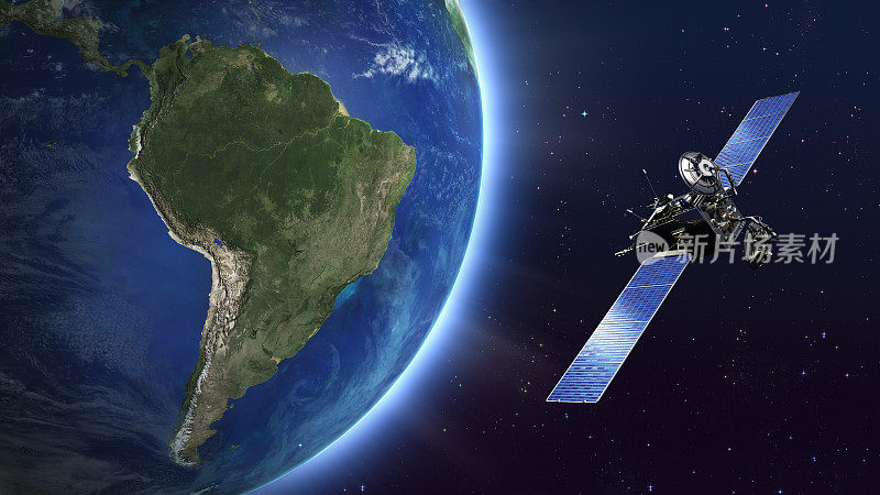 南美洲。绕地球运行的通信卫星。
