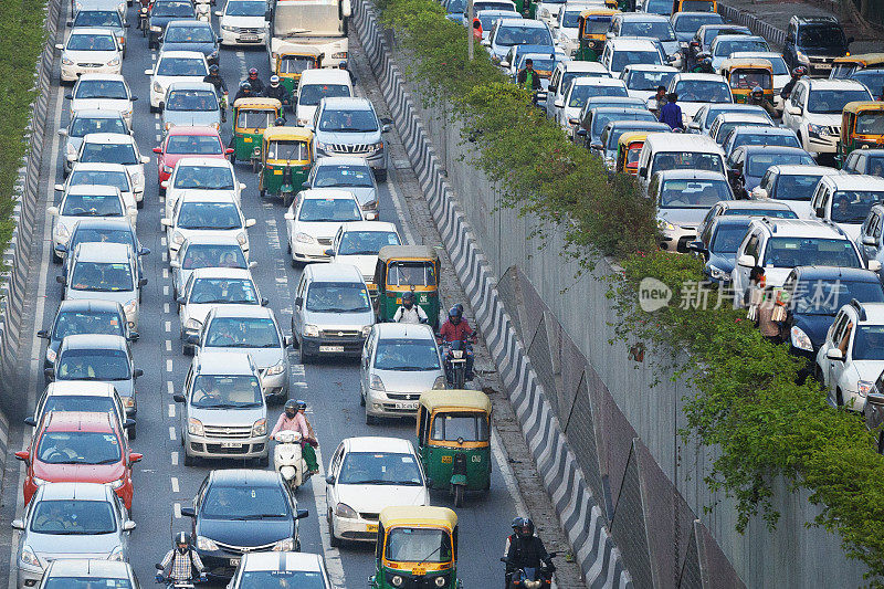 印度德里繁忙的高速公路