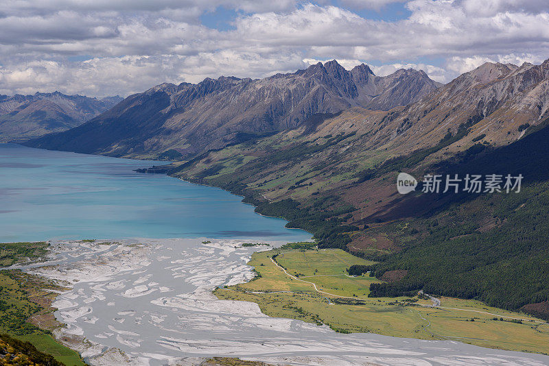 新西兰阿尔弗雷德山的景色