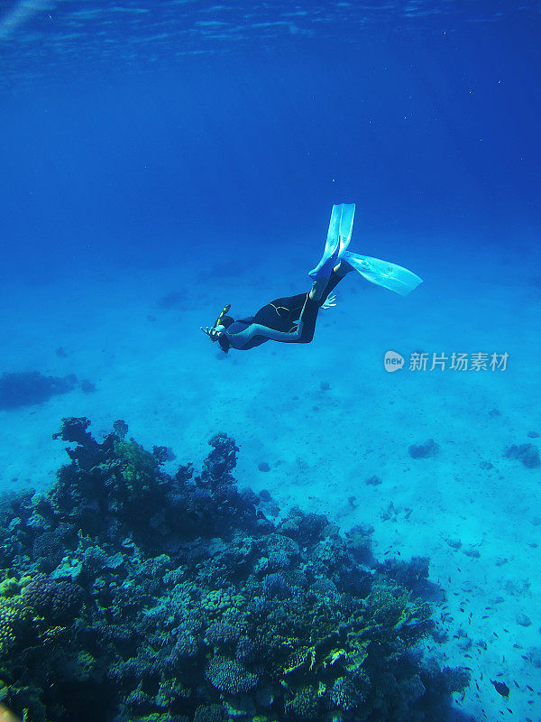 深海里的潜水员