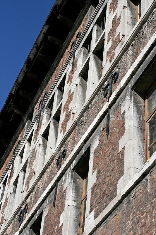 比利时瓦隆尼亚的中世纪窗户