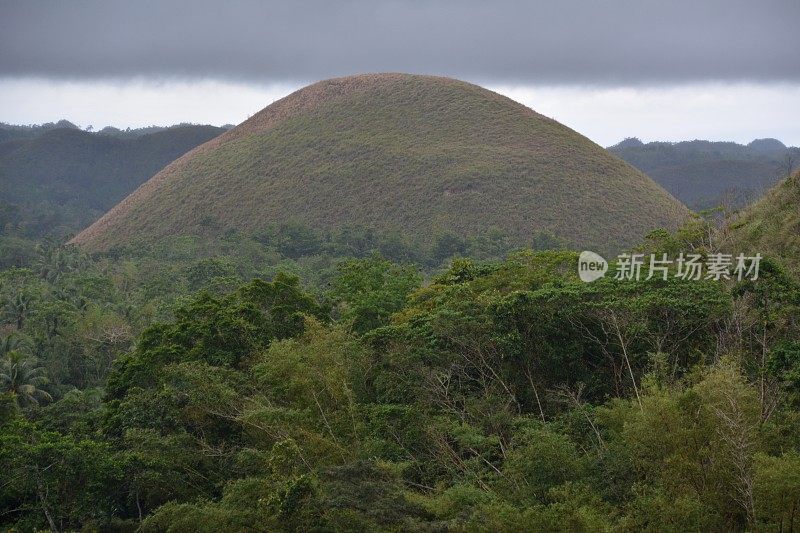 保和岛的圆锥形巧克力山