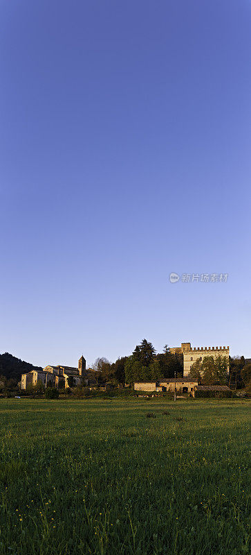 意大利宫殿牧场全景托斯卡纳村庄的景色
