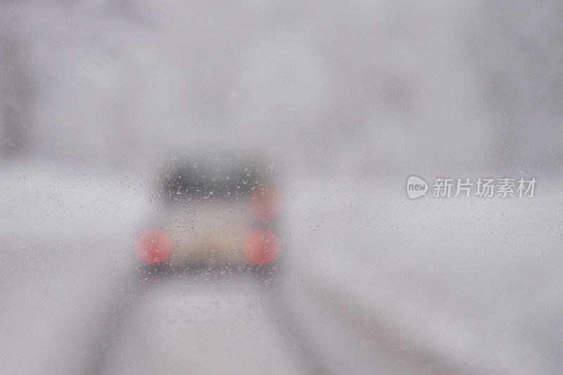 雪暴风雪