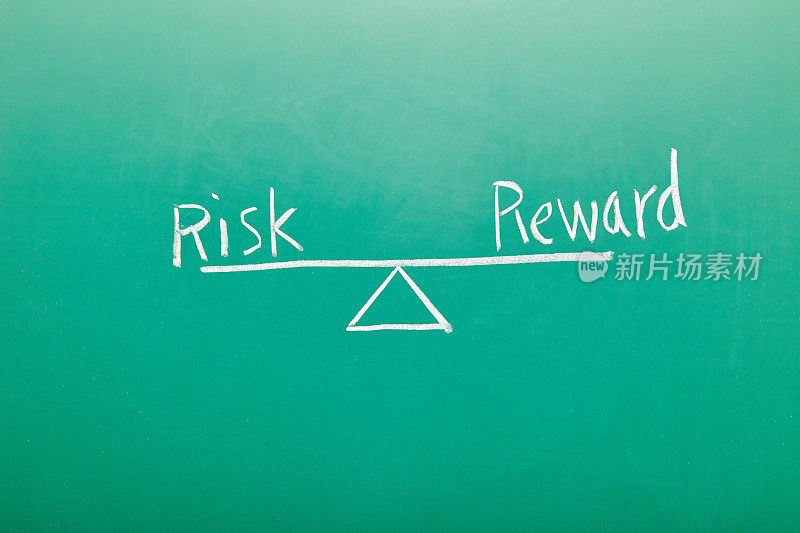 黑板上的风险奖励平衡概念