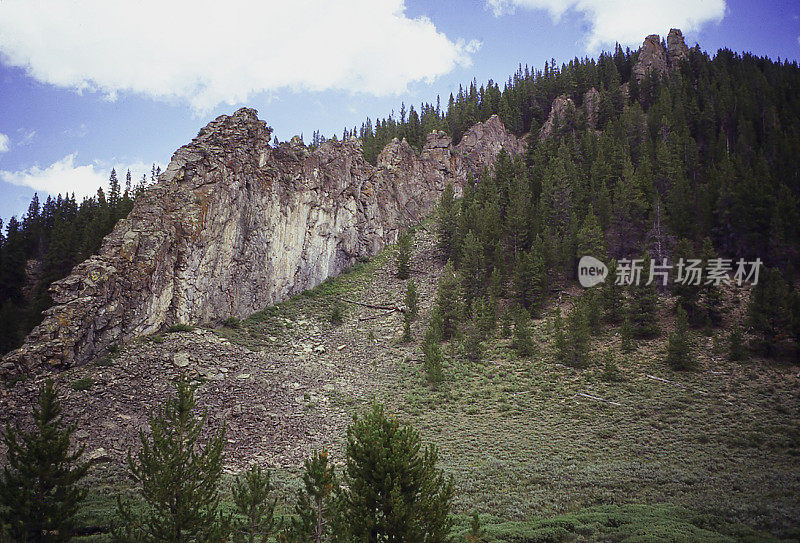 火山岩露头和挤压之间的瓦尔登和格兰比科罗拉多