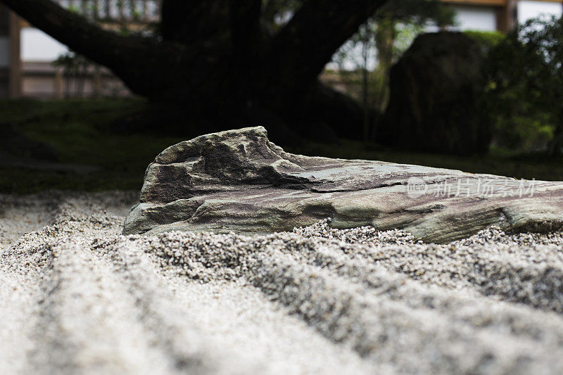 细节来自禅宗花园的岩石-日本京都