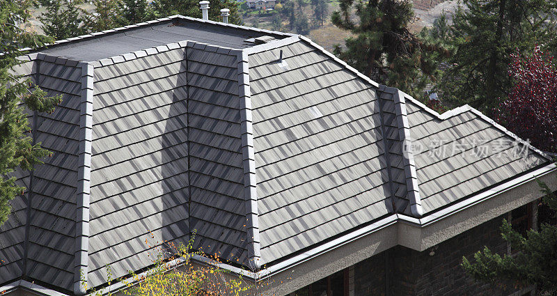现代灰色调瓦屋顶和无缝屋檐