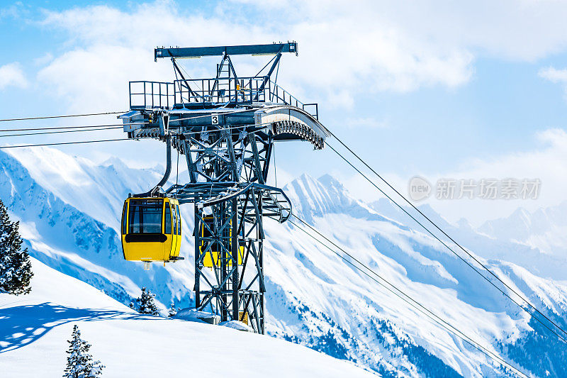 滑雪胜地的缆车