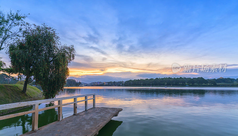 宣香湖畔的日落