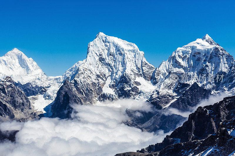 喜马拉雅山的雪山