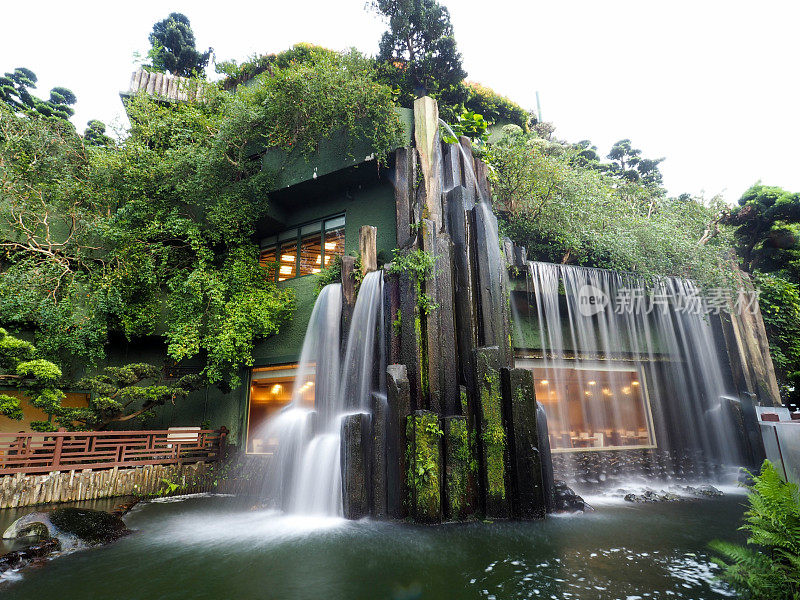 香港钻石山南莲花园的人造瀑布。