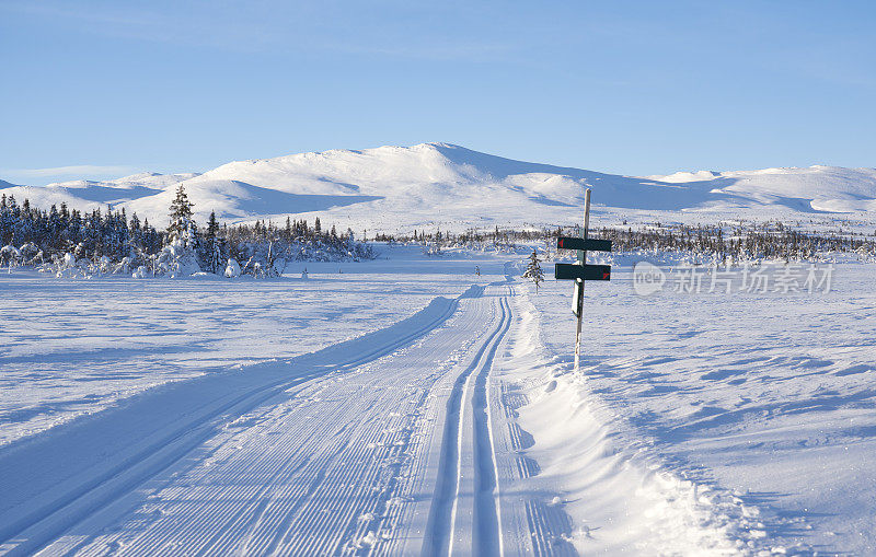 挪威奥普兰县辛芬杰尔山上的滑雪道